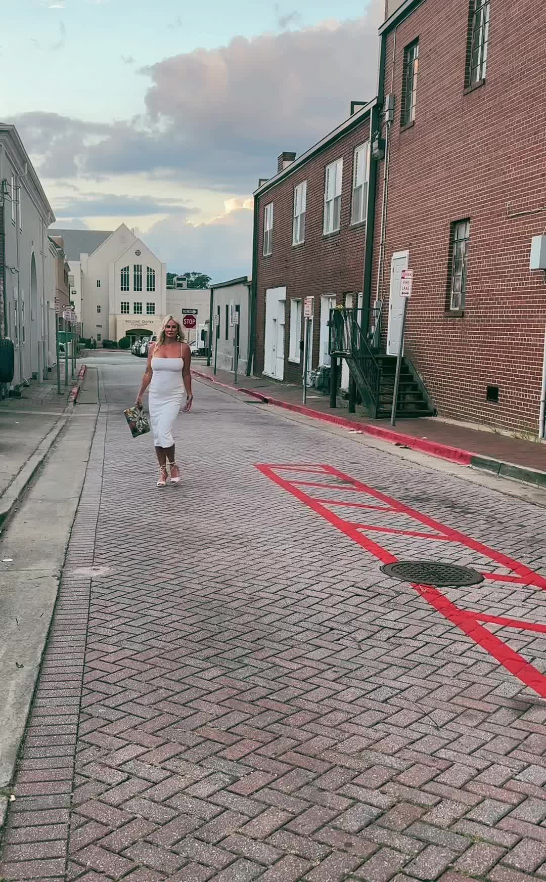 @DeepThoughtsByBlondie