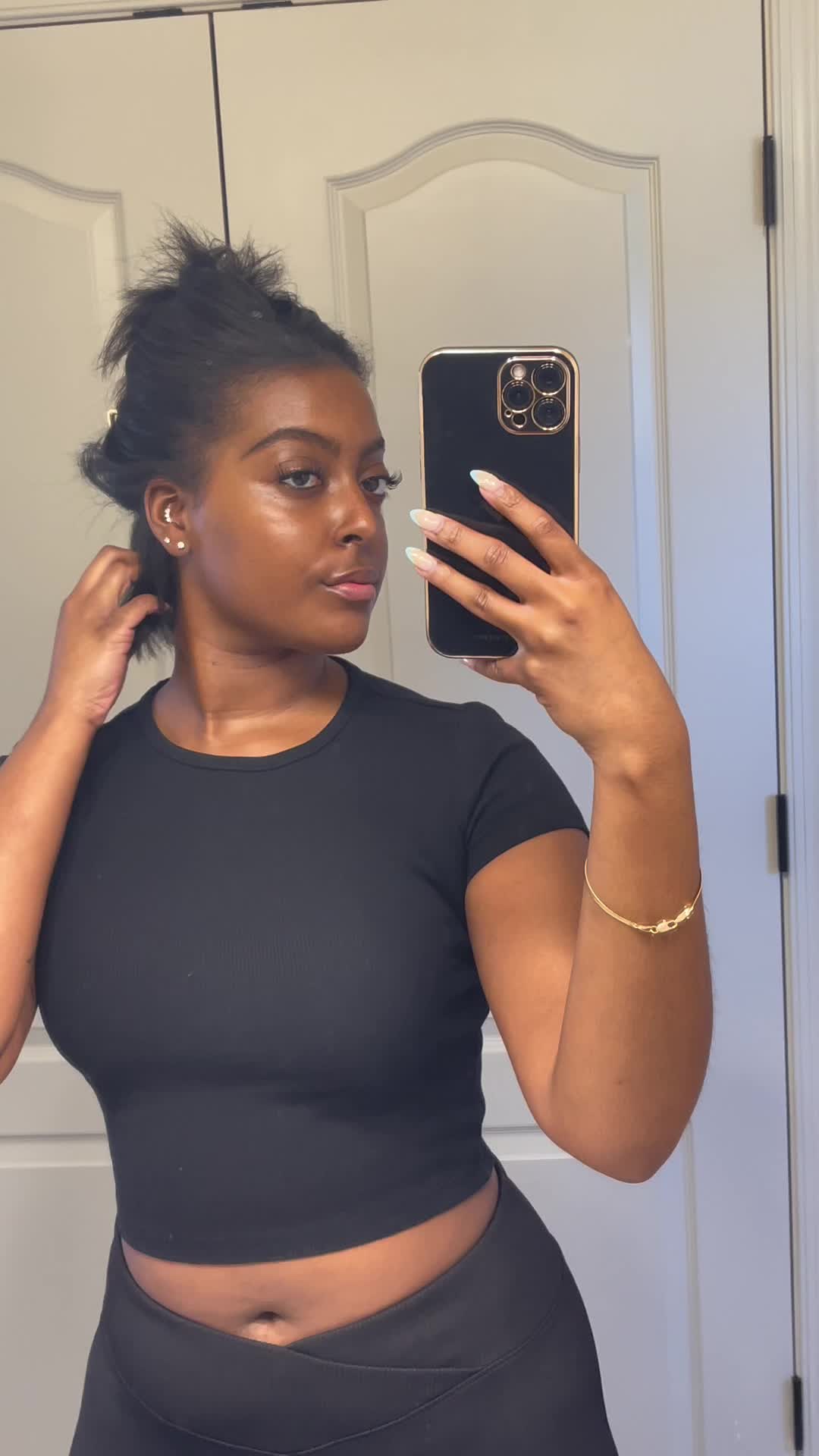 @Moni.