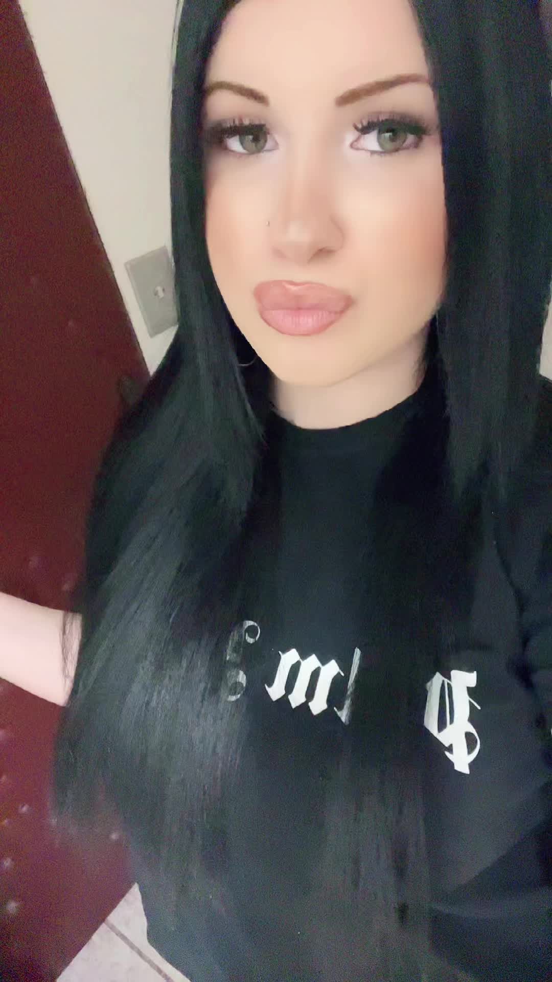 @elis_ queen_20