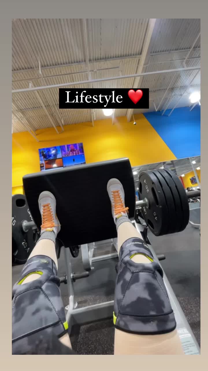 @Desiree_withthelocdhair