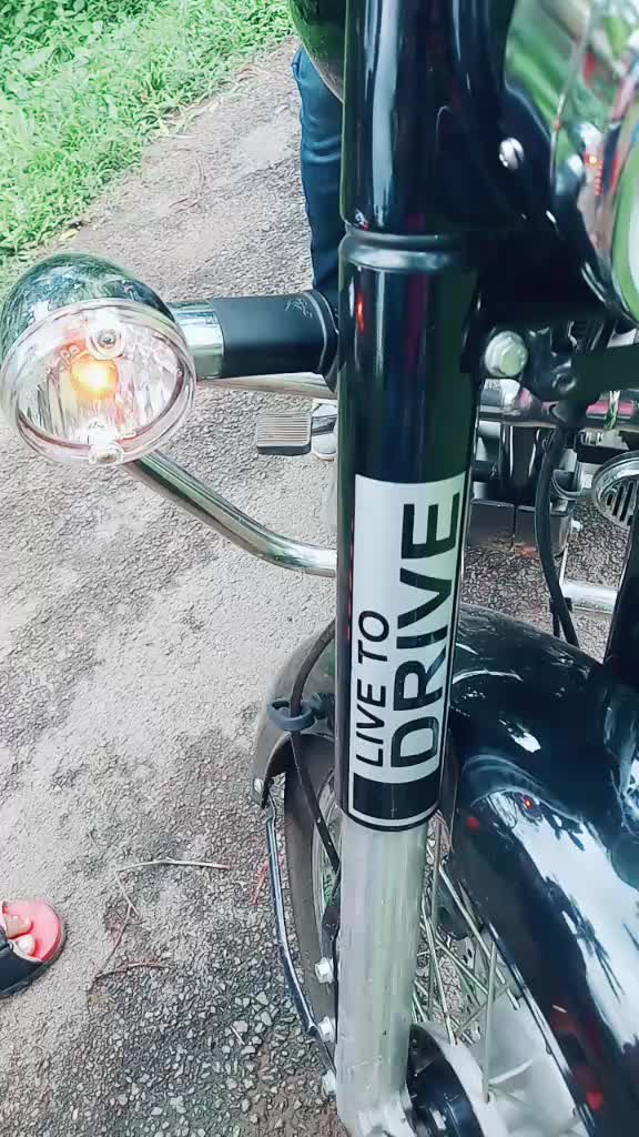 @തനി മലയാളി😎
