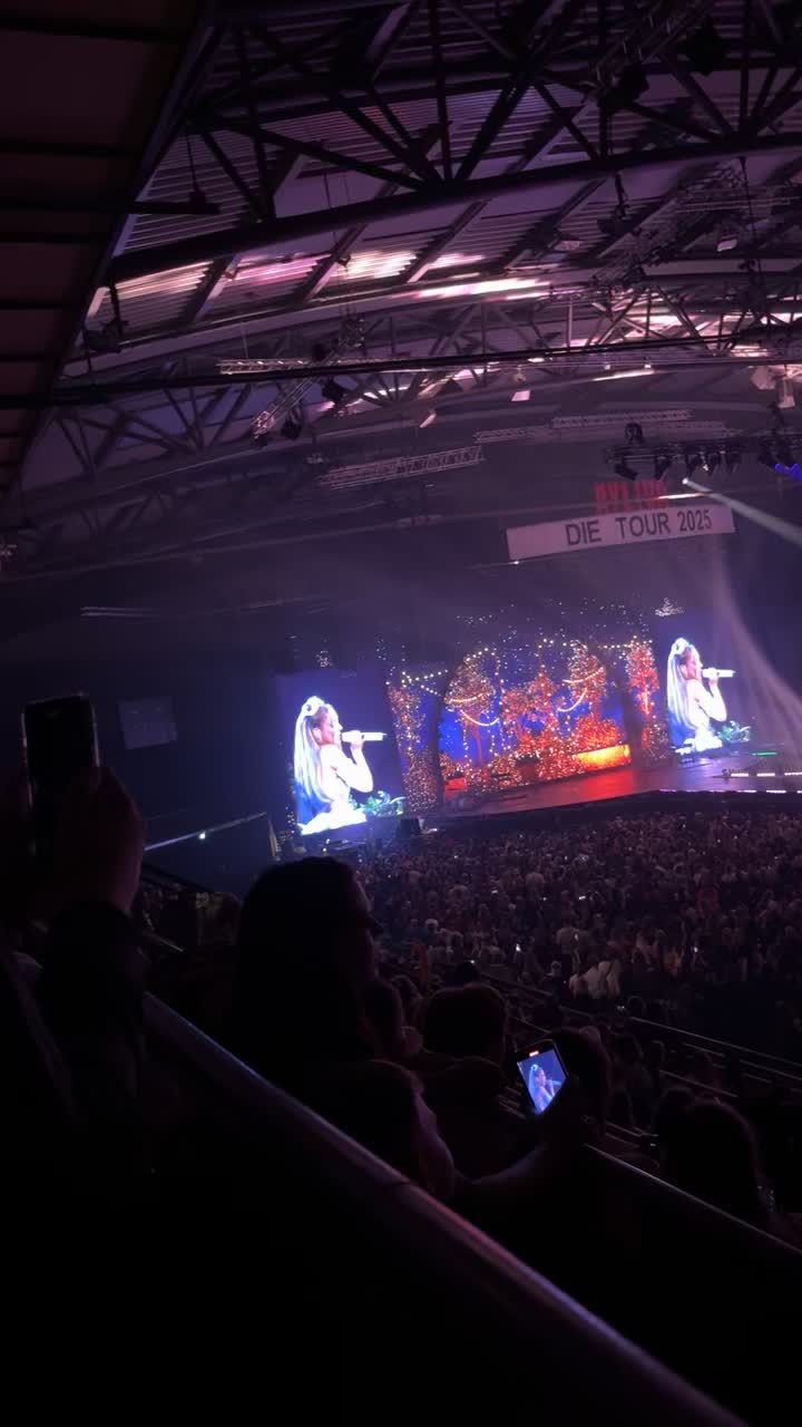 @𝒸𝒽𝒶𝓃𝓉𝒾🇵🇱