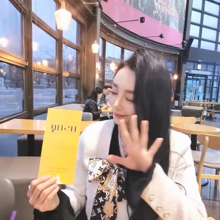 @yejixoxo