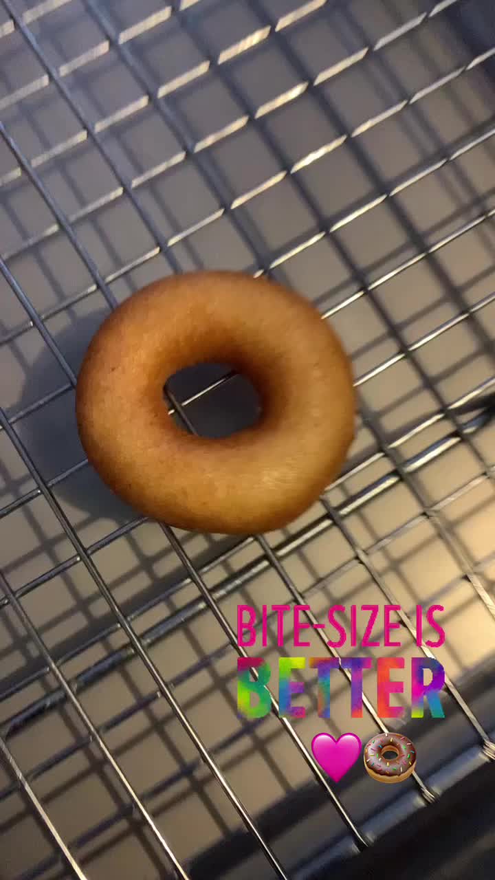 @MiniQueensDonuts