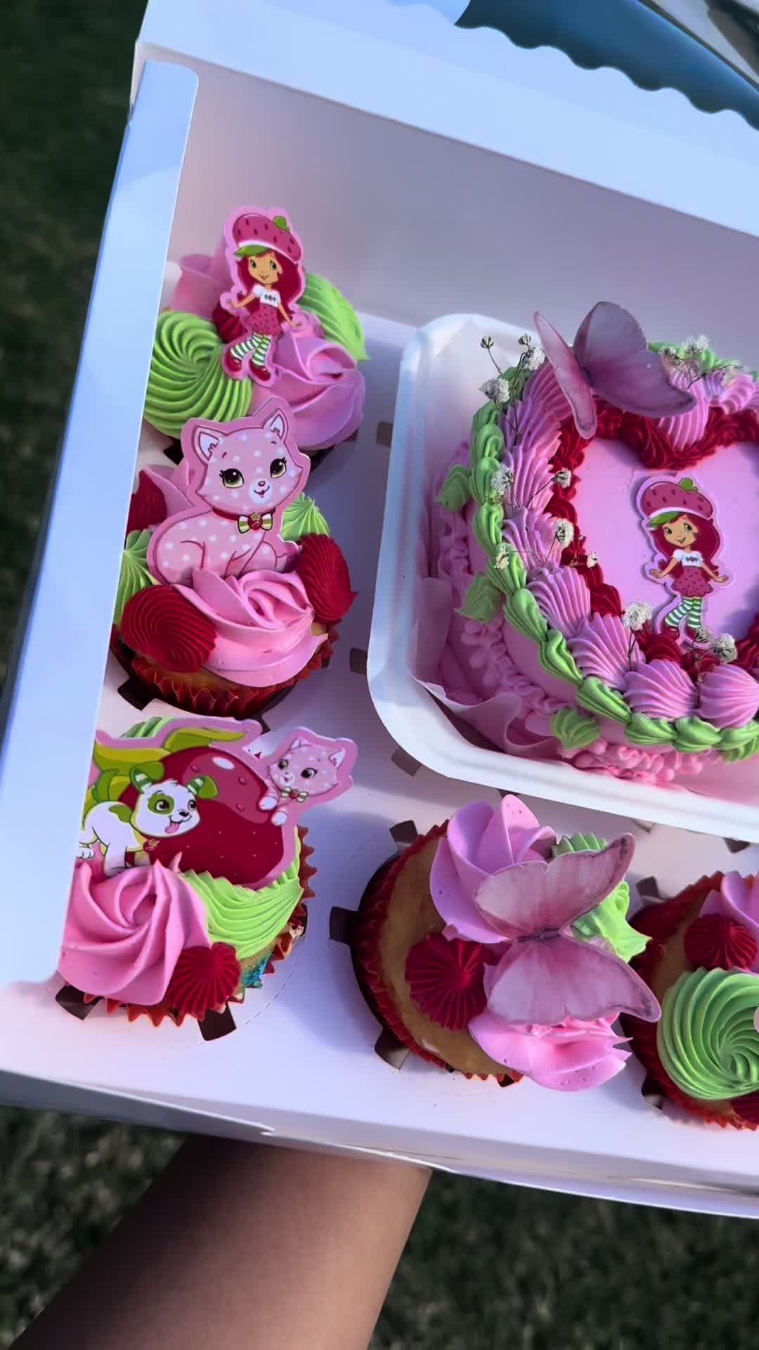 @luciaslovelycakes