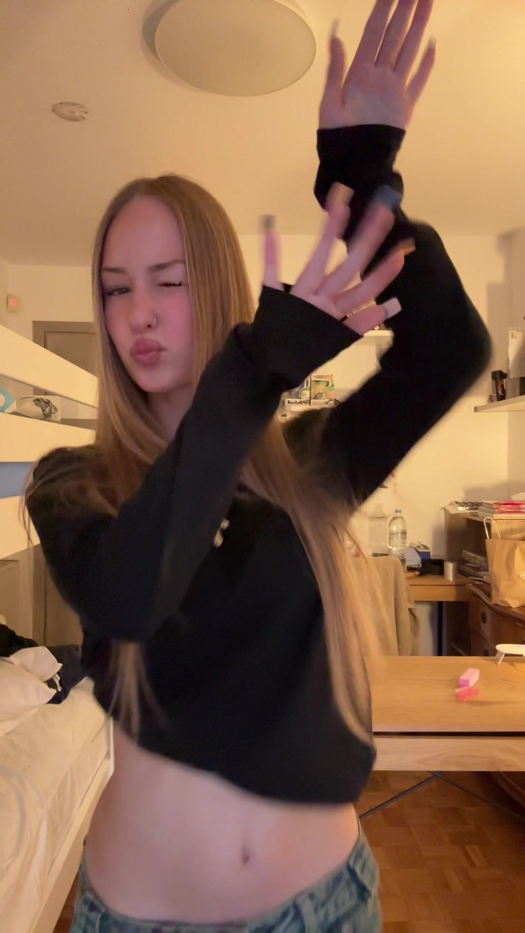 @🙋🏼♀️