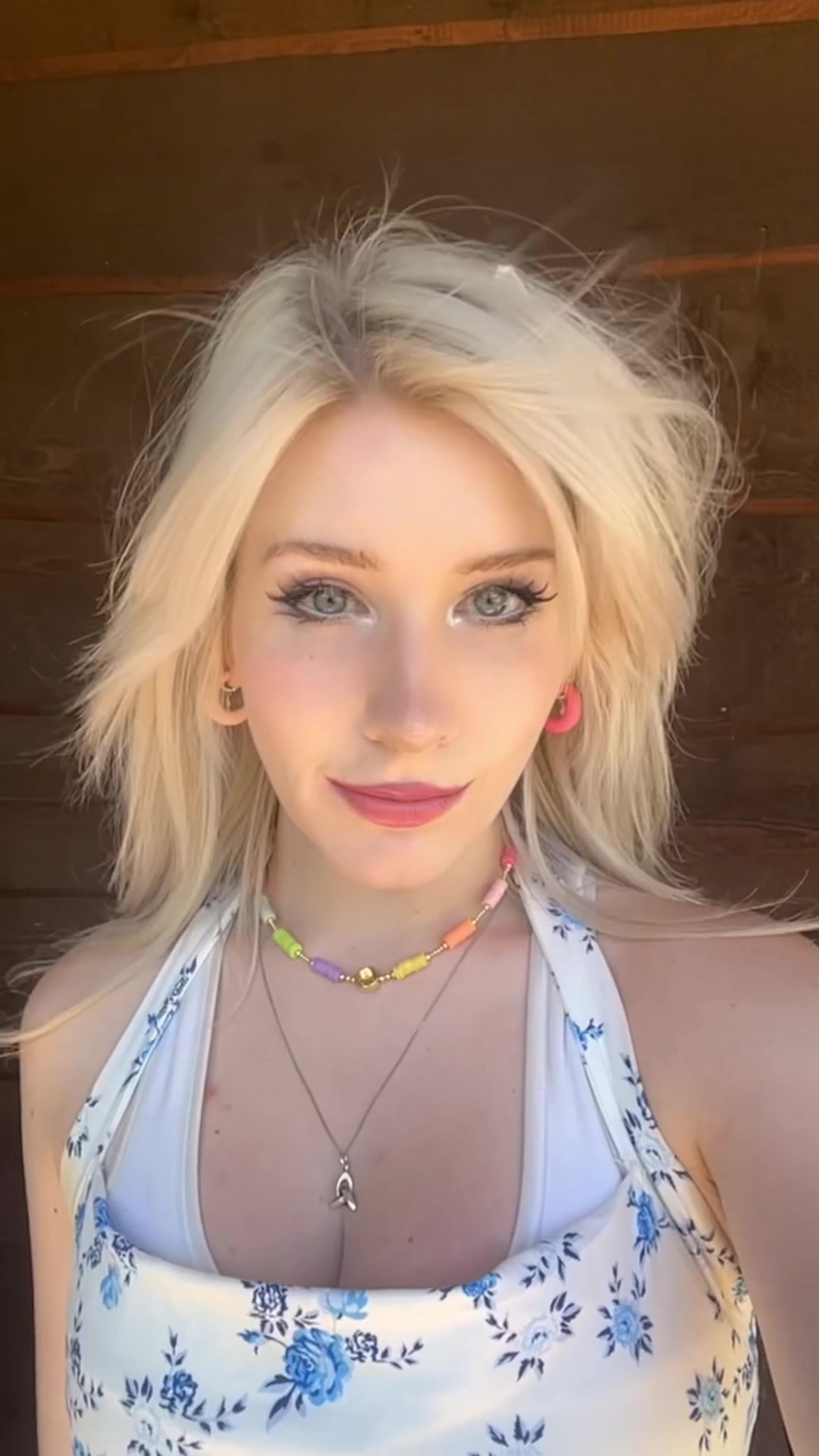 @theellastella