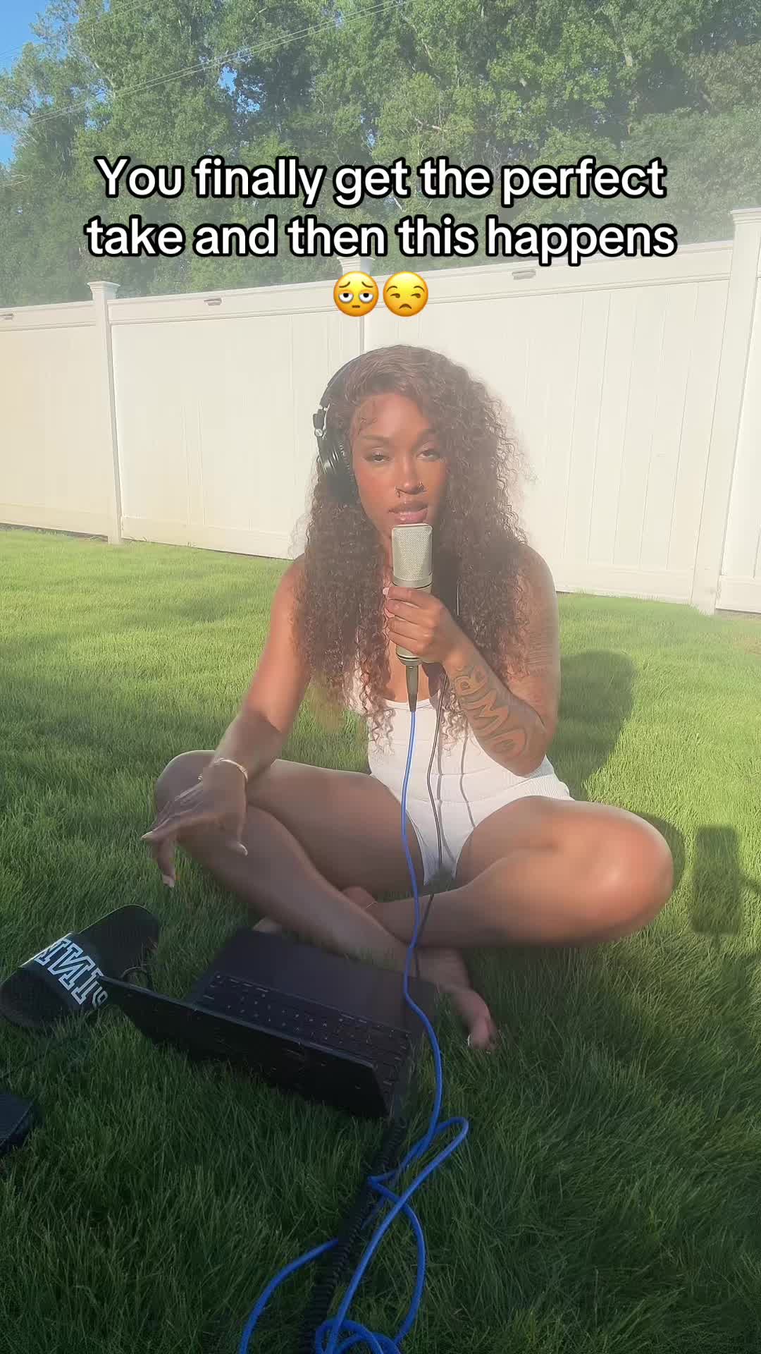 @QUI
