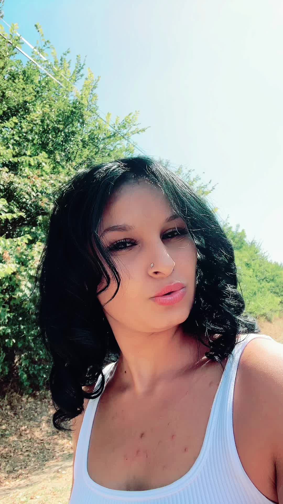 @mollykamoly
