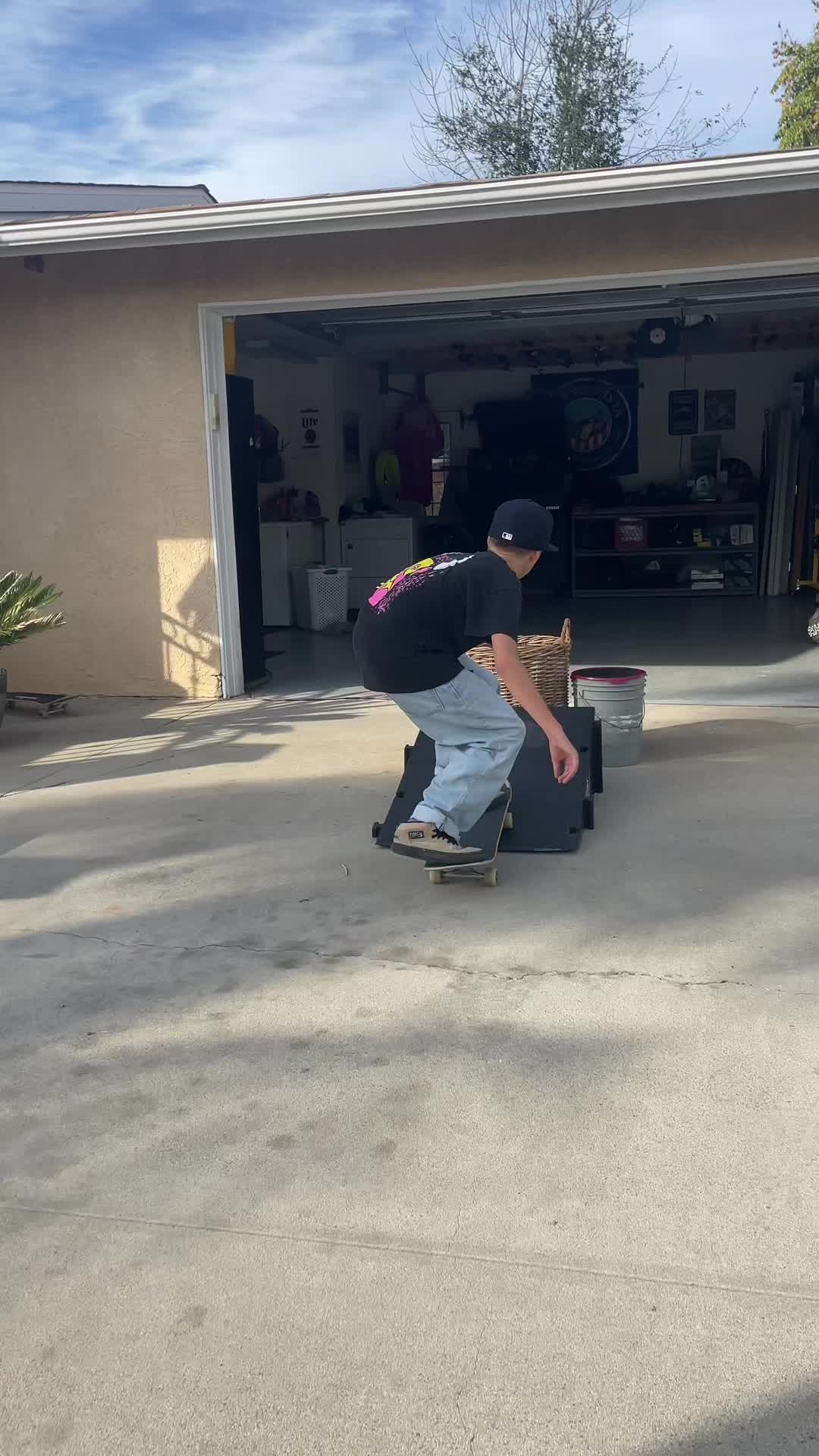 @Cracked Skateboarding