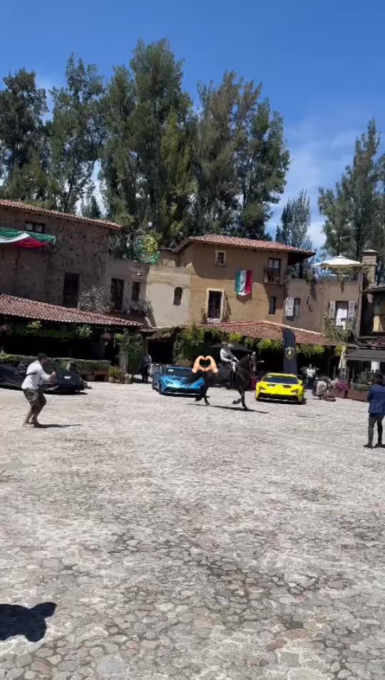 @ValentinoMX