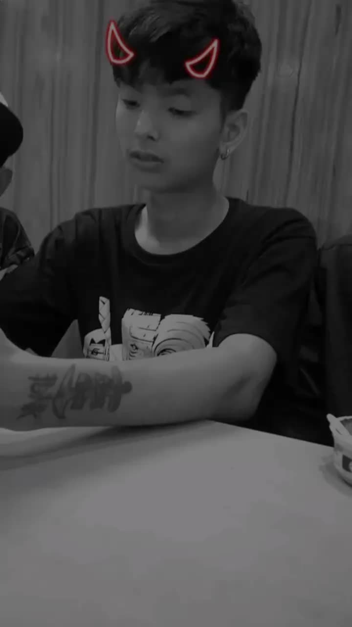 @Ayush__Đøn