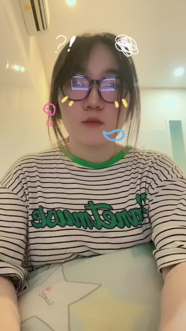 @C&ocirc; b&eacute; lai H&agrave;n