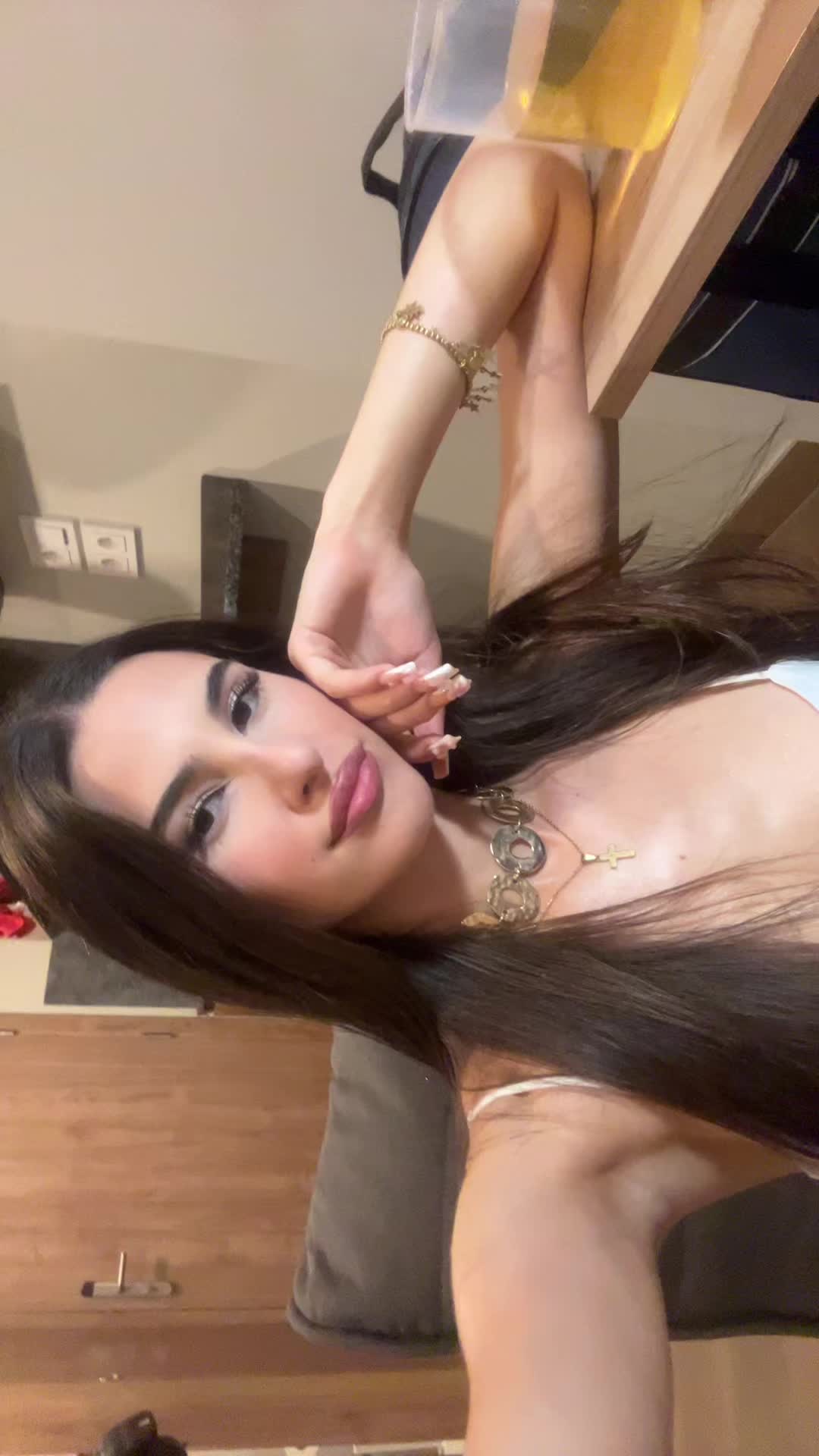 @່Cecilia g