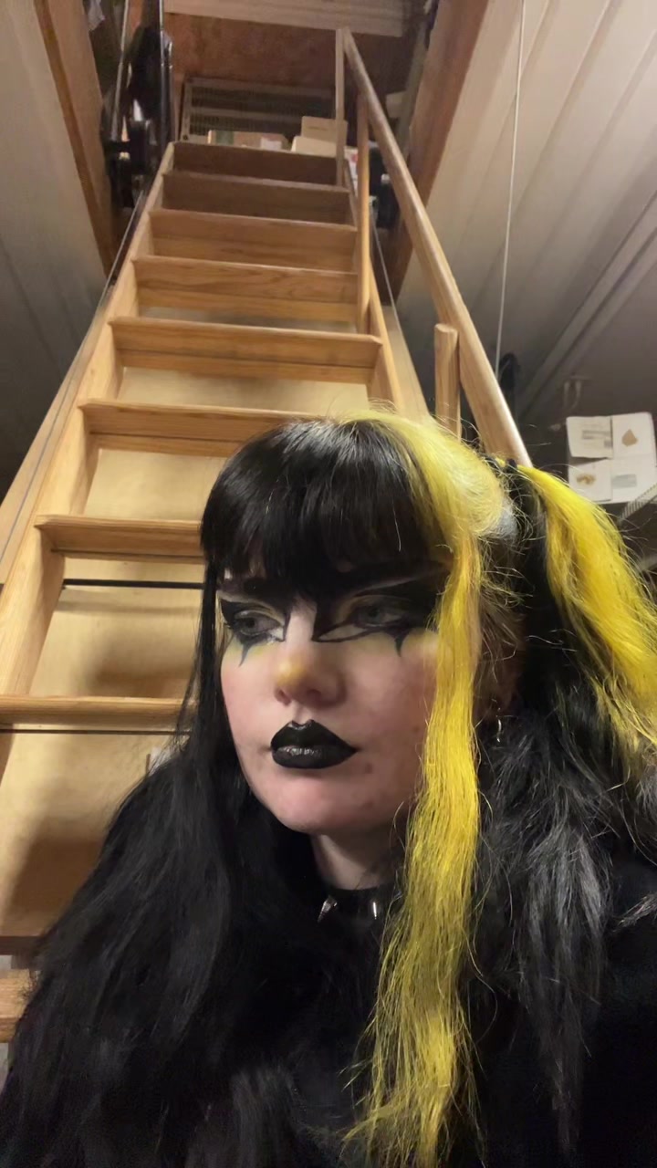 @Toeknee Marie☠️🖤