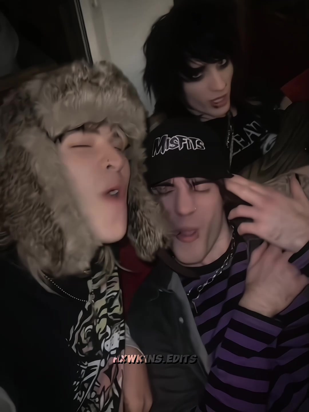 @โ
๐๐ฆ๐ฏ๐๐๐ข๐ฉ๐ฉ๐ โ