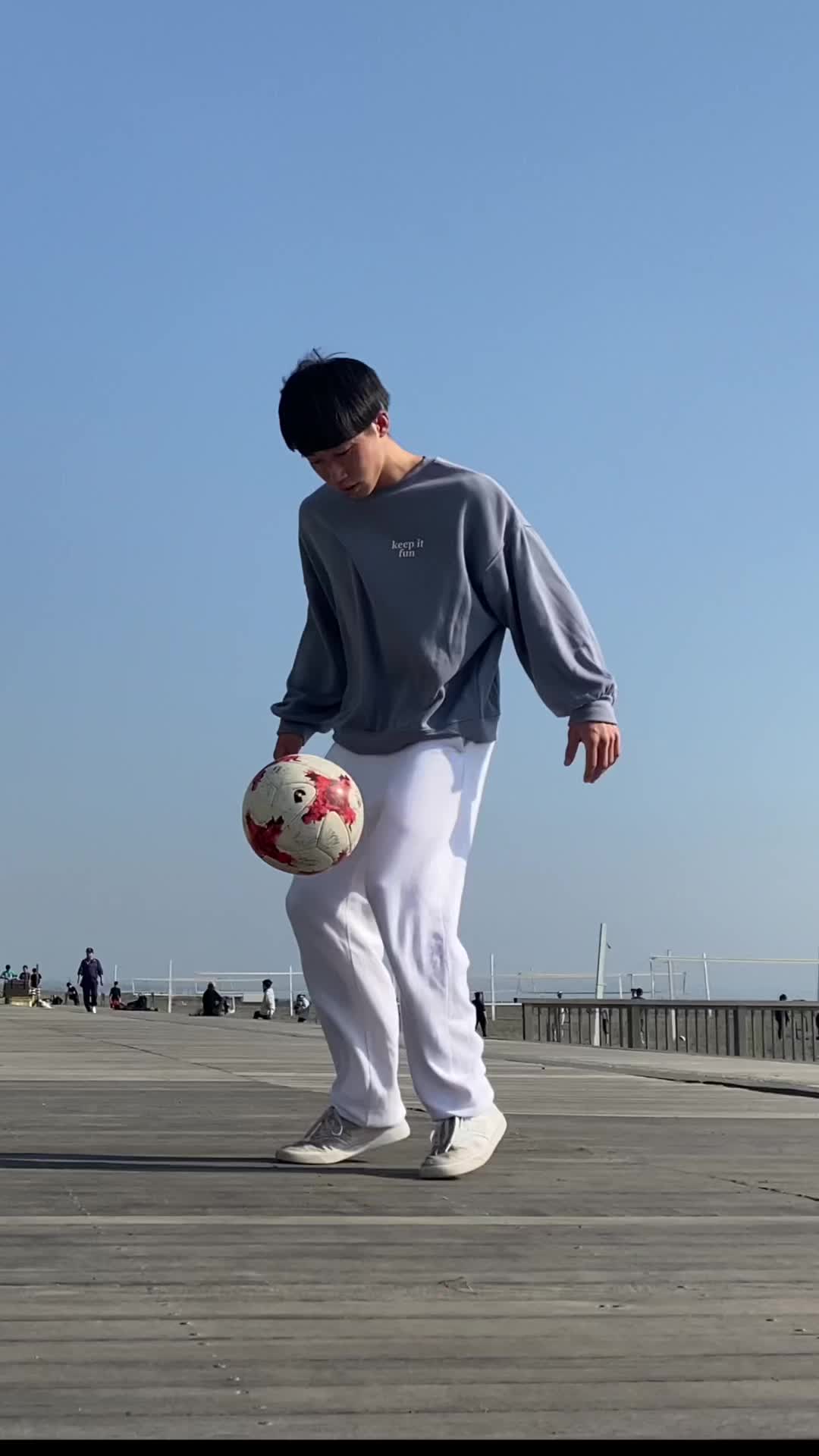 @るい