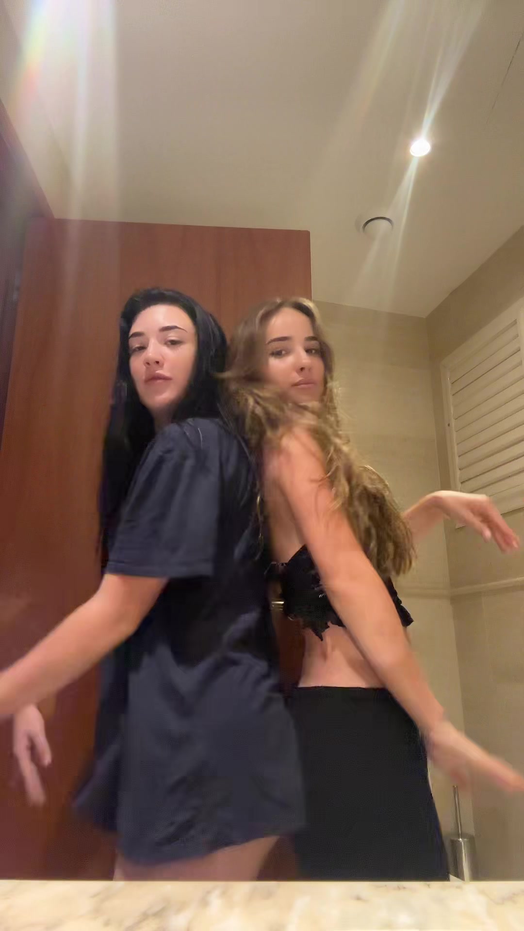 @Ava