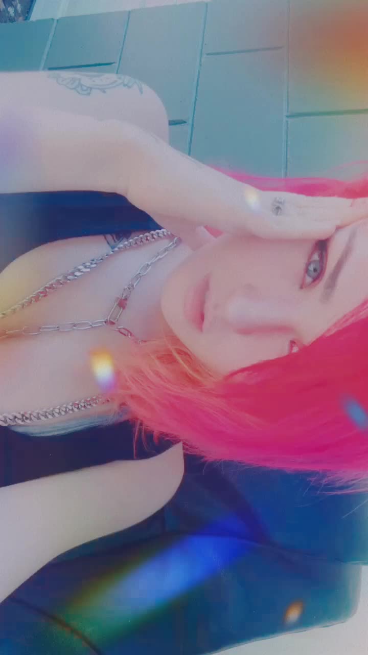 @VaporwaveVally🥀