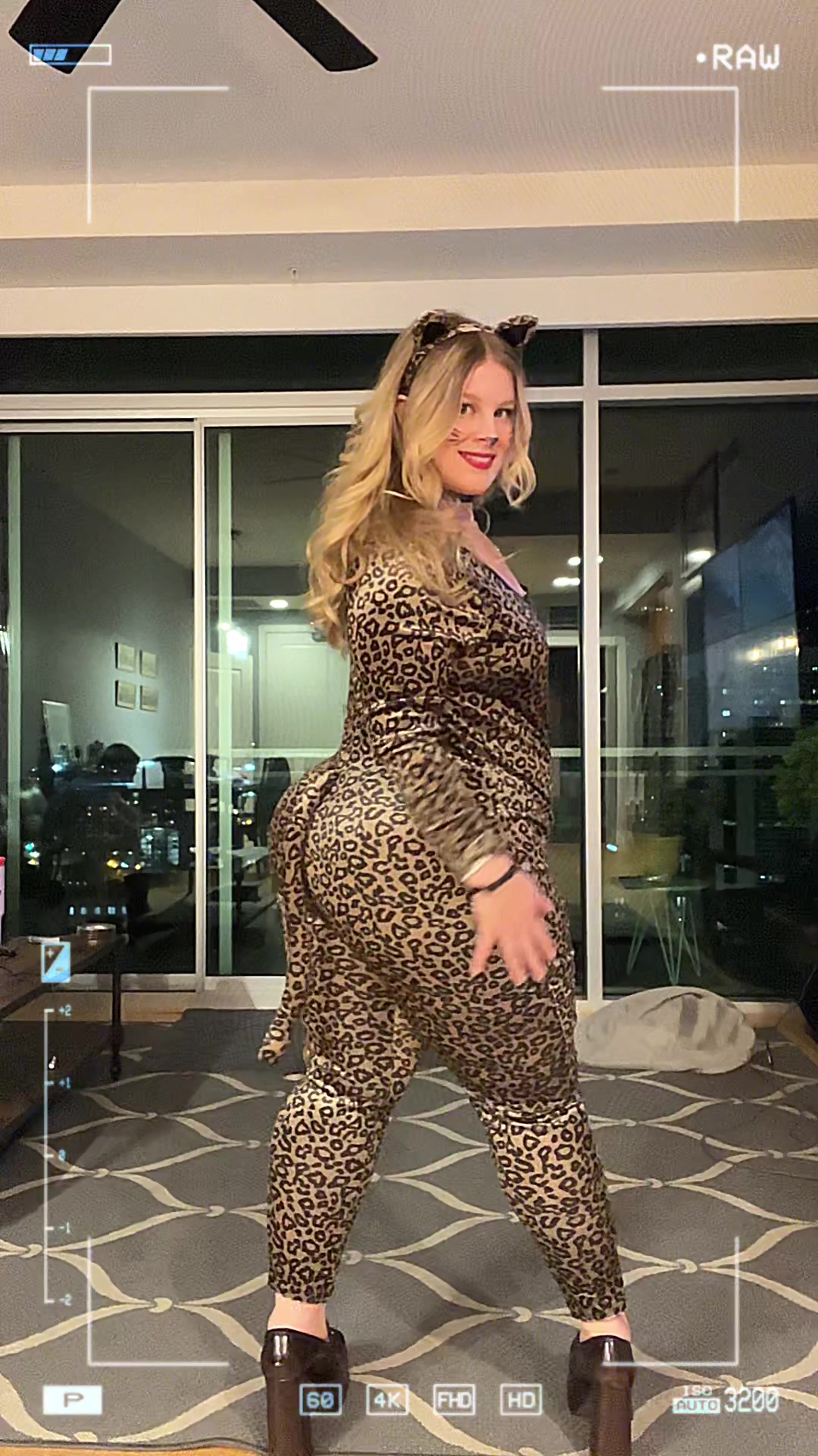 curvykrysta (@curvykrysta) - Urlebird