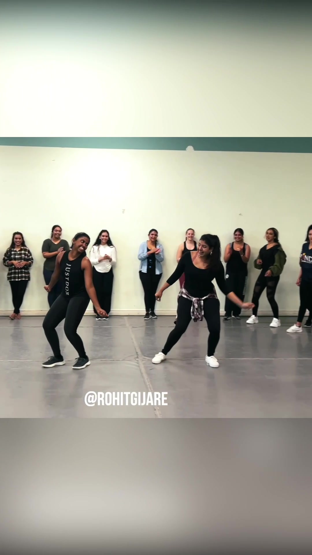 @Desi Moves & Vibes