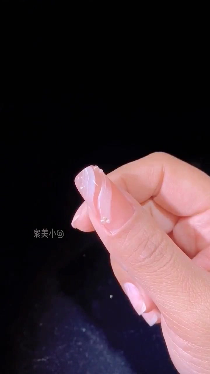 @Hinails