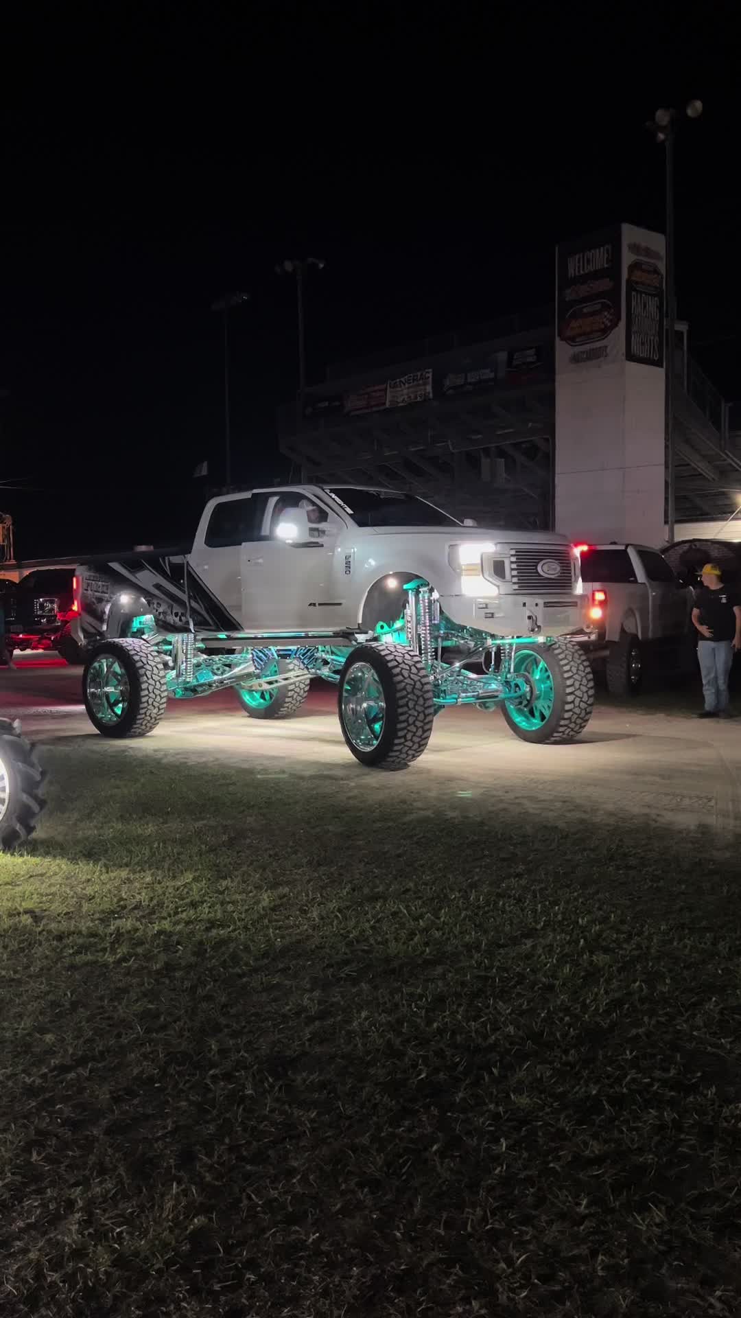 @trucks.com