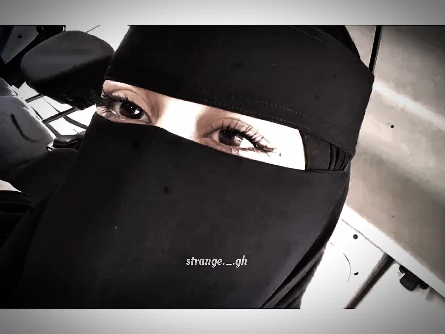 @الـغريـبةة 🦅🤍..