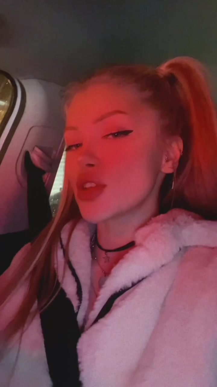 @Ayşeg&uuml;l