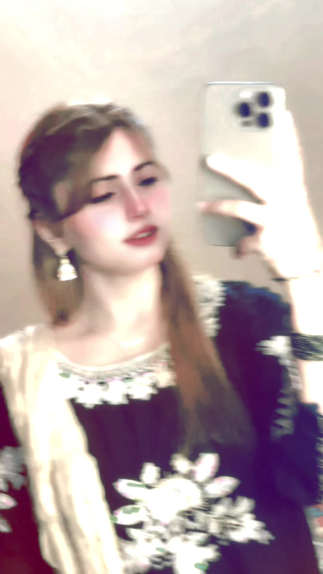 @𝑳𝒂𝒓𝒂𝒊𝒃🦋