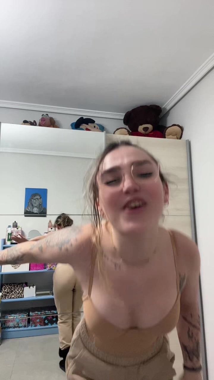 @Famousera