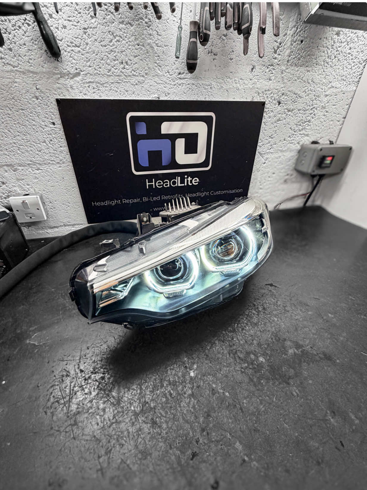@HeadLite.UK