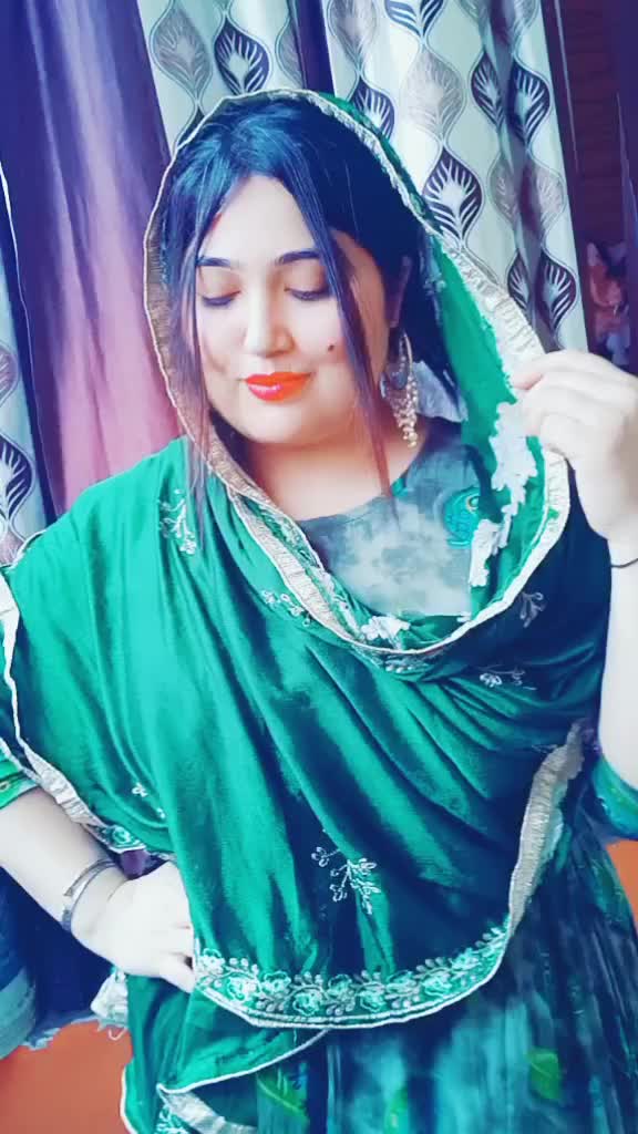 @👑 TANIA MAAN 👑