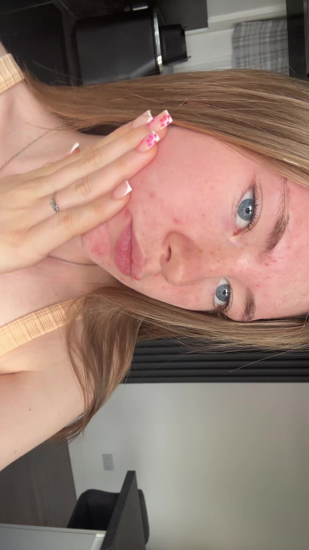 @𝐜𝐚𝐫𝐥𝐲𝐜𝐨𝐰𝐚𝐧🖤