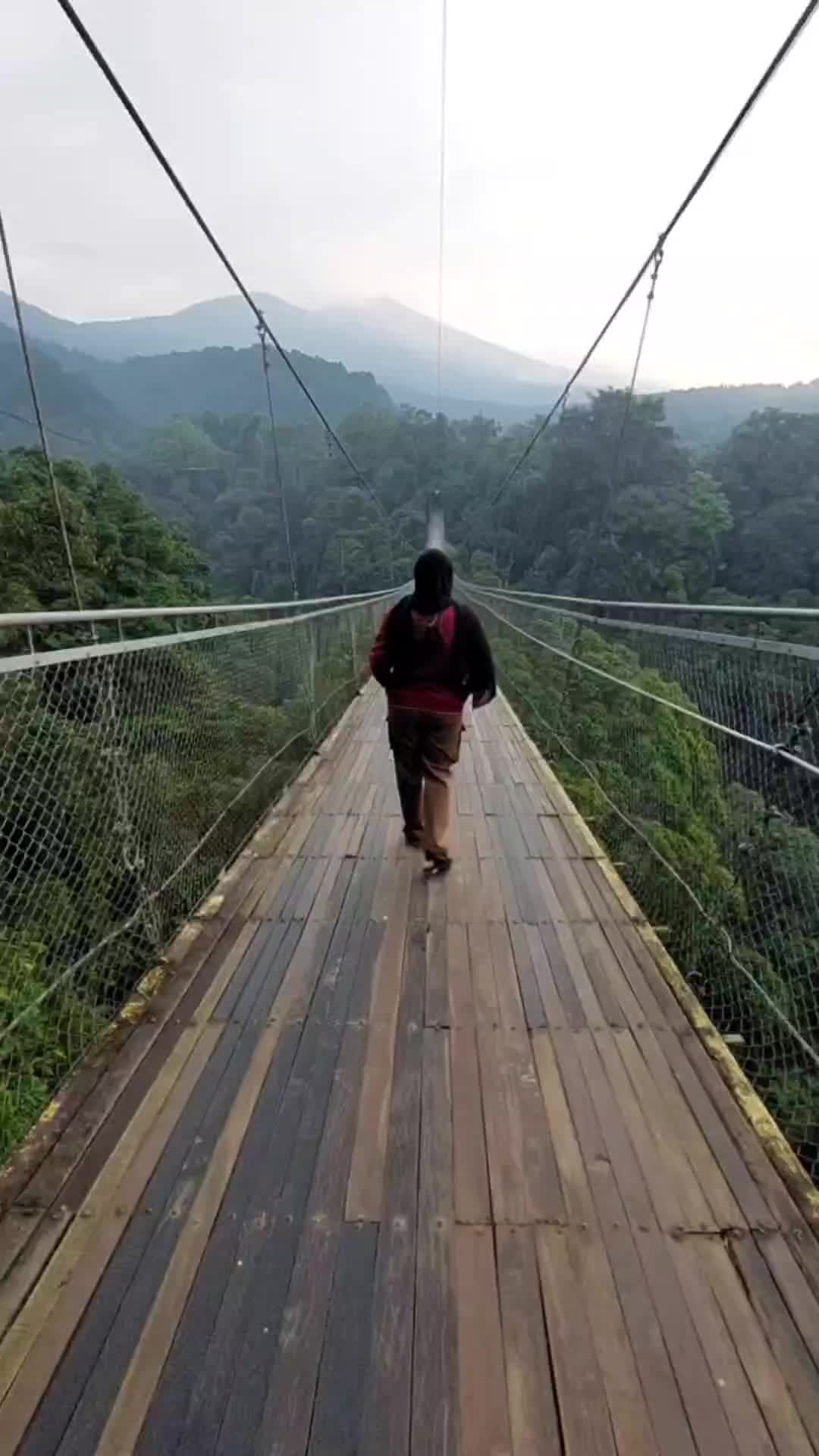@travelersnona