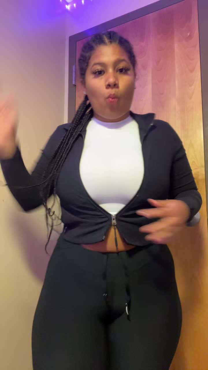@Hollywoodlaura