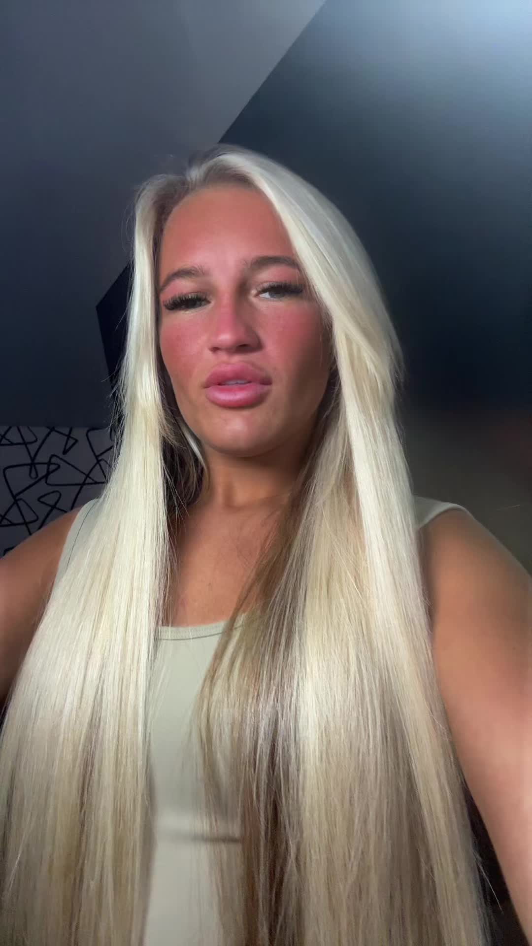 @hrglowellie