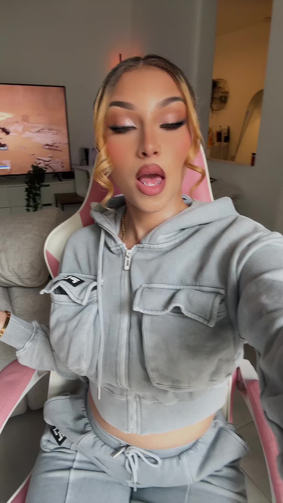 @Lyna31k