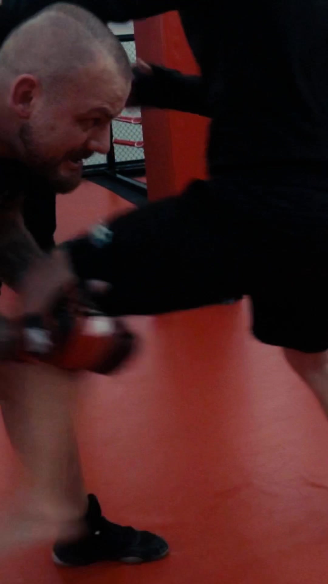 @combat.place
