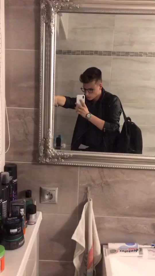 @𝐌