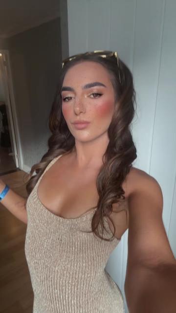@Holly🦋x