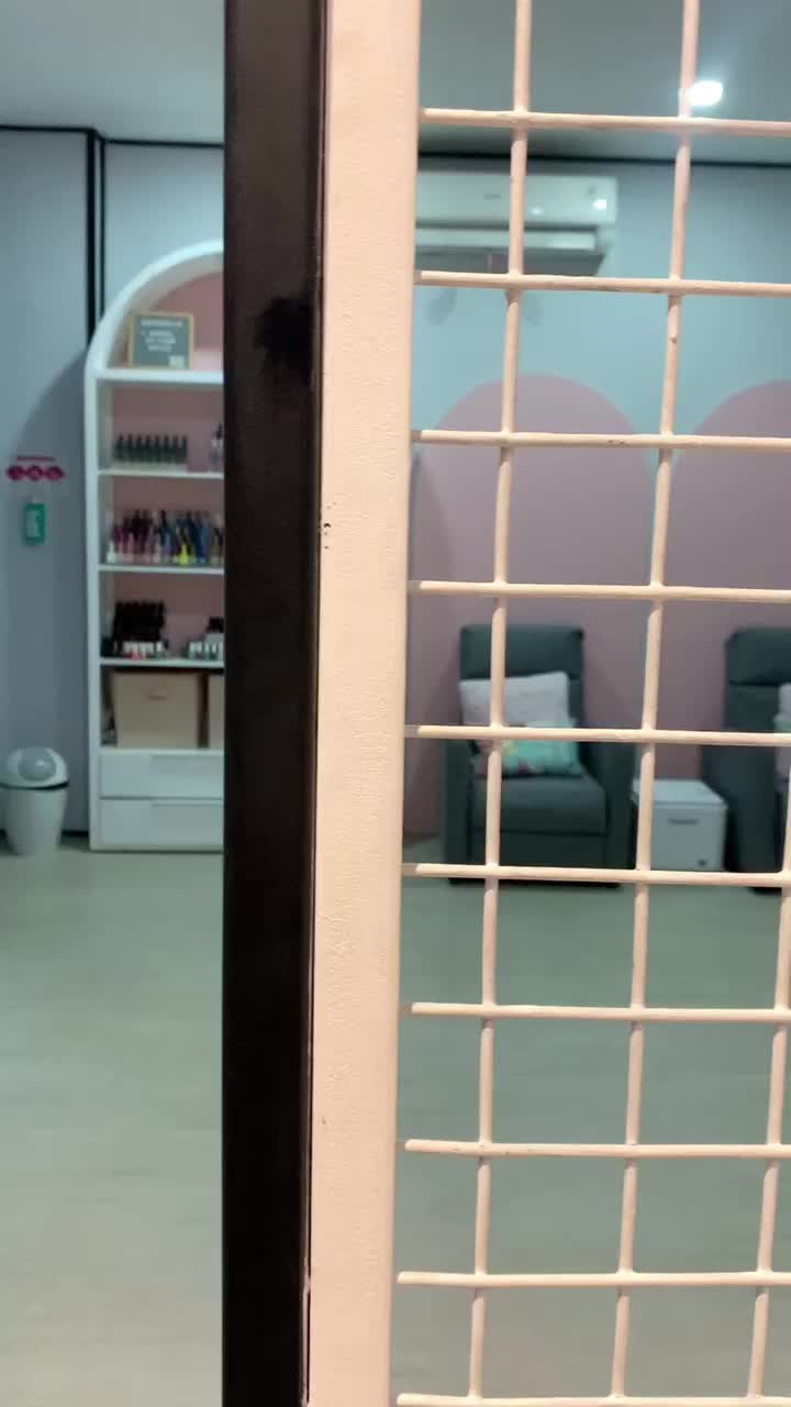 @geeznails