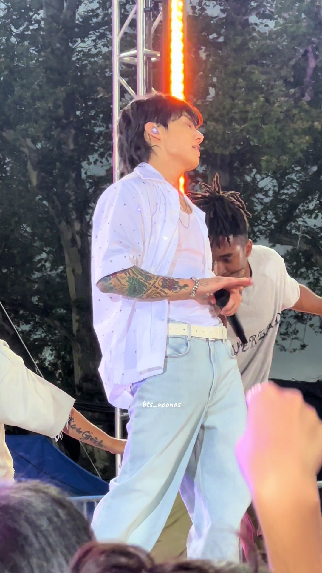 @Jung Kook high fived me 🥹⁷