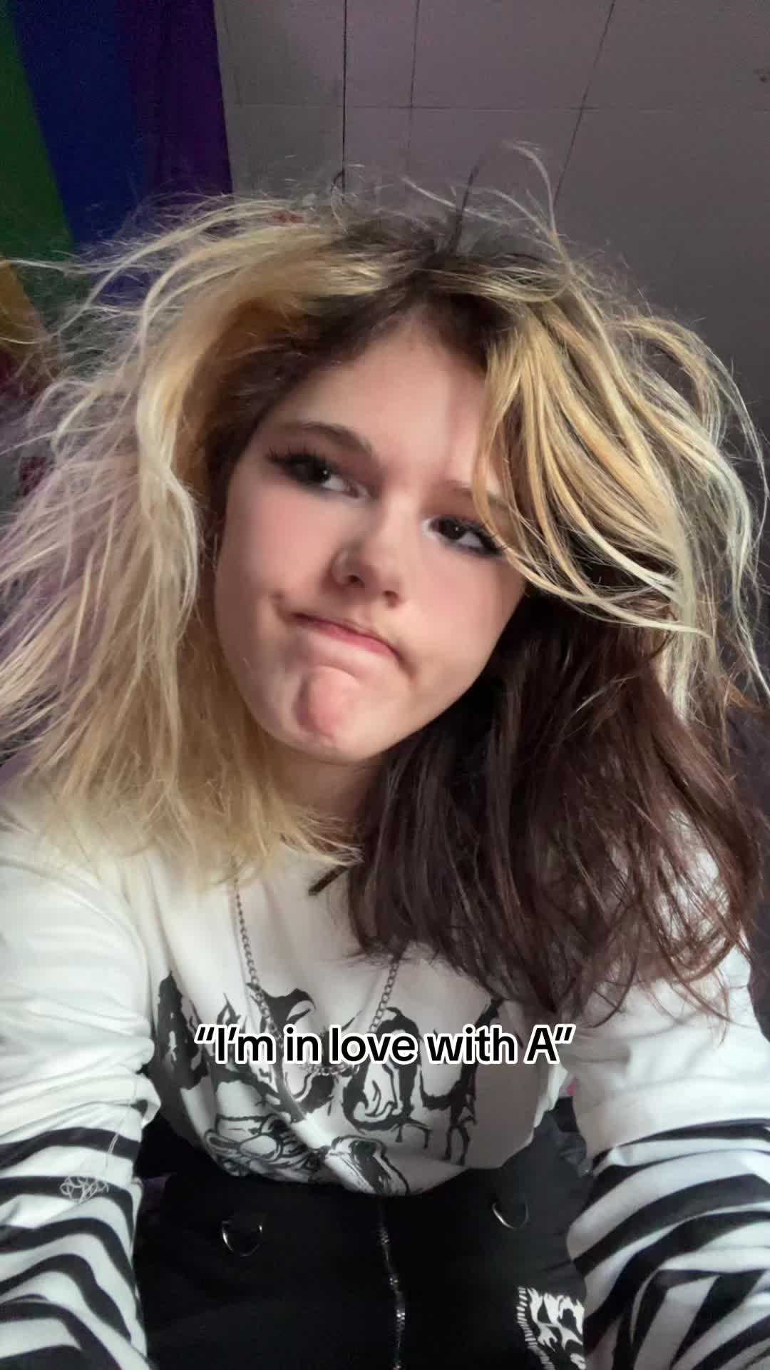 @🤡_Peek_A_Boo_🤡