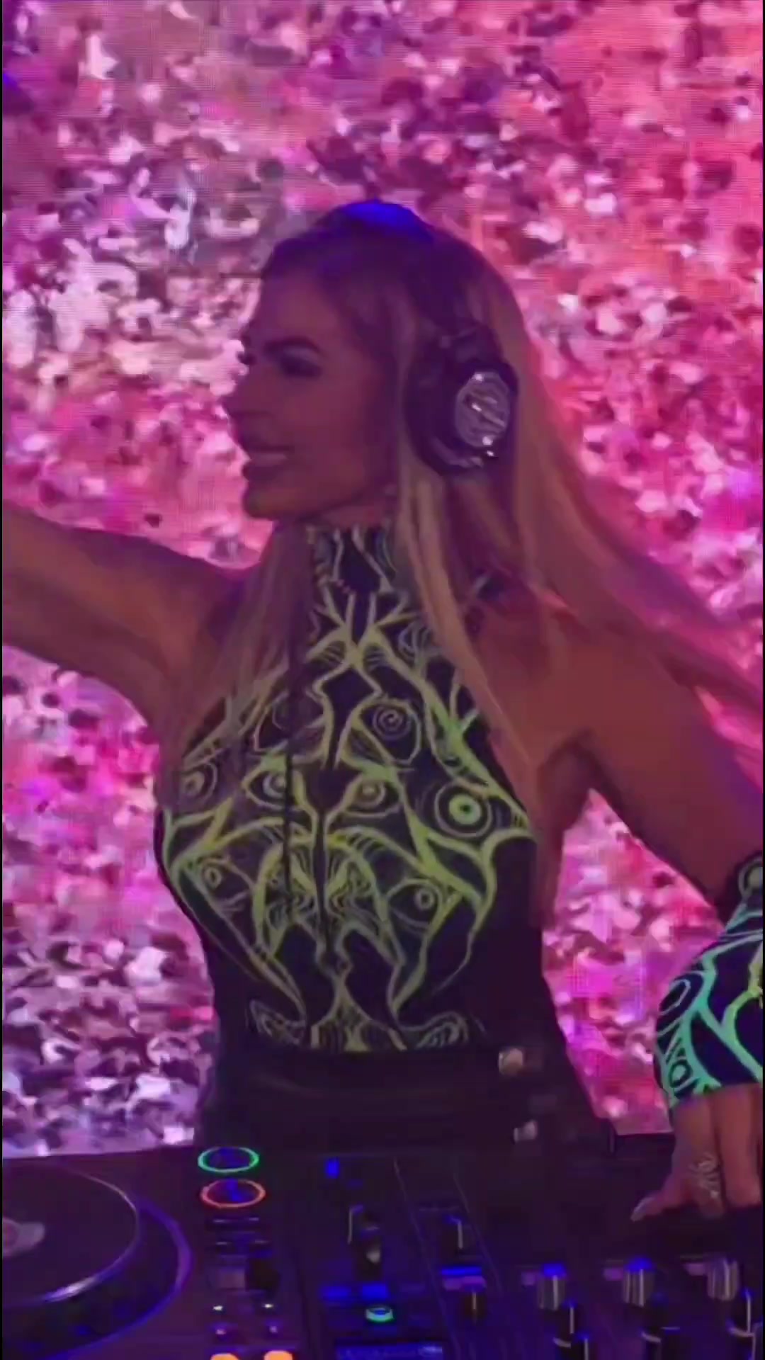 @DE XENIA
