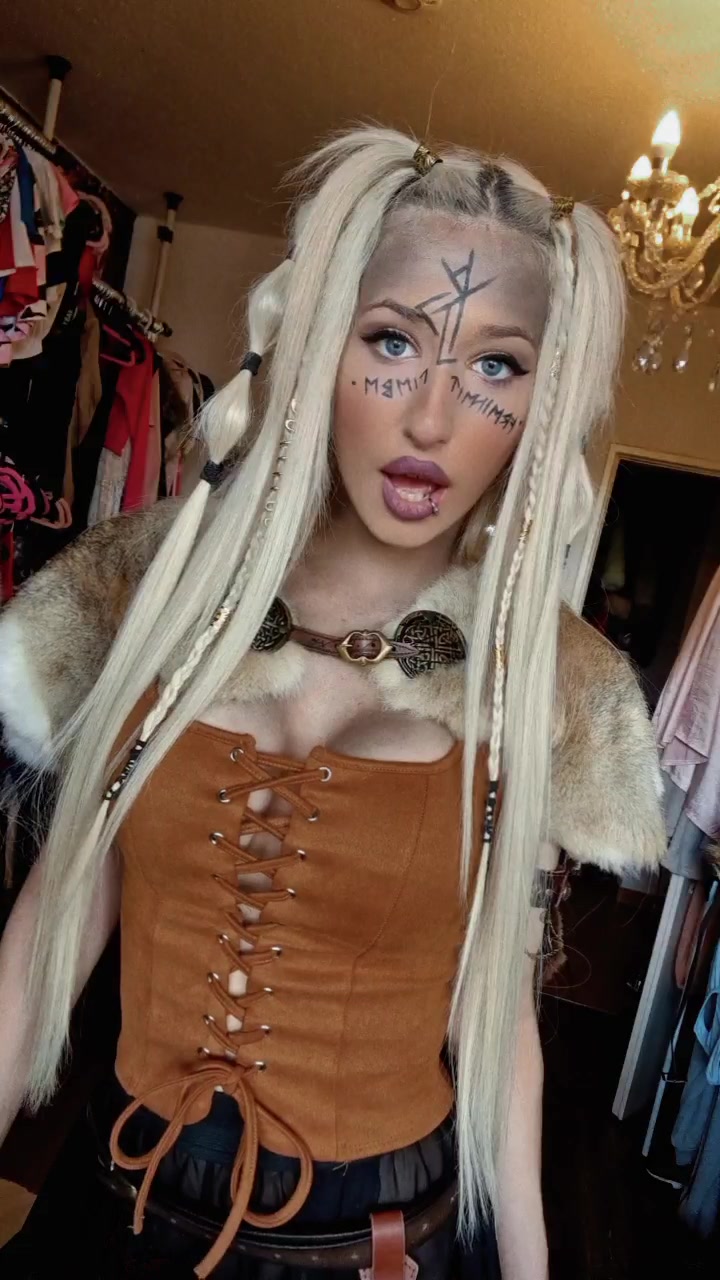 @VikingJulia