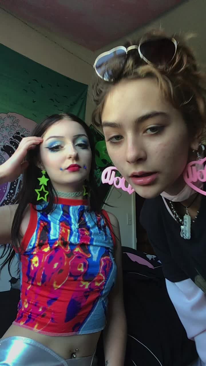 @(+18)cool kid on da internet
