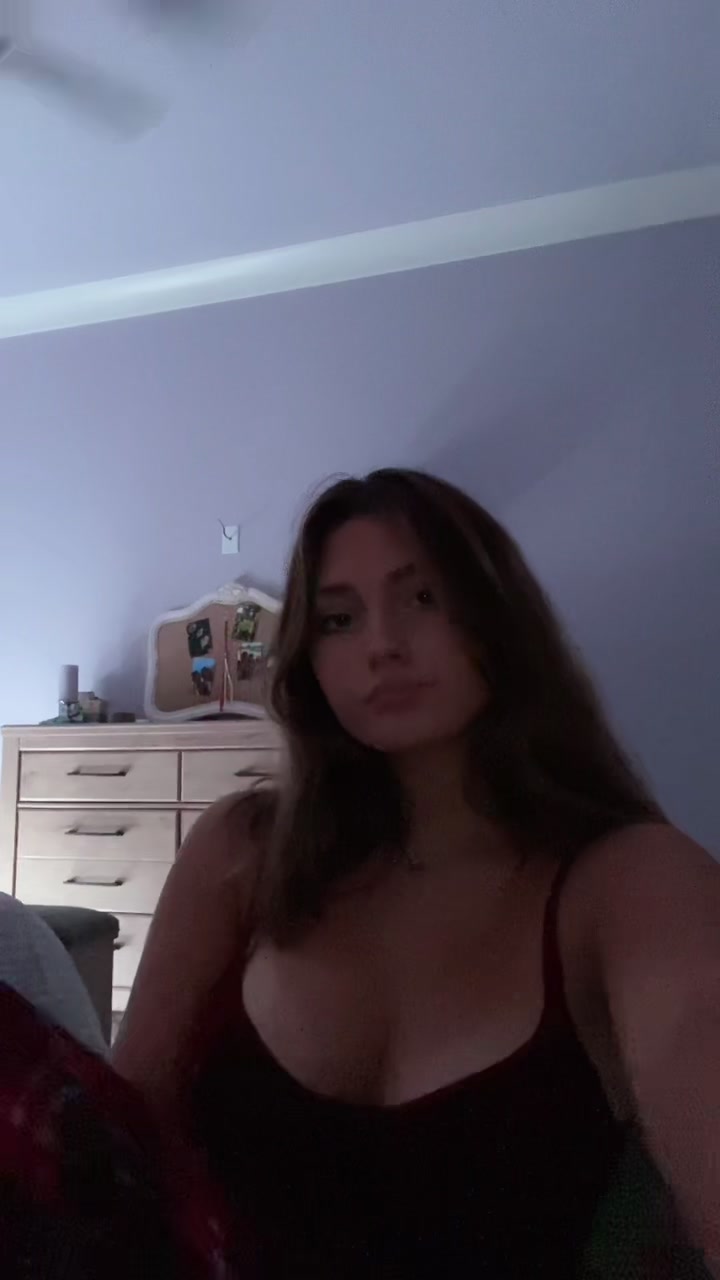 @stupidhotbrunette