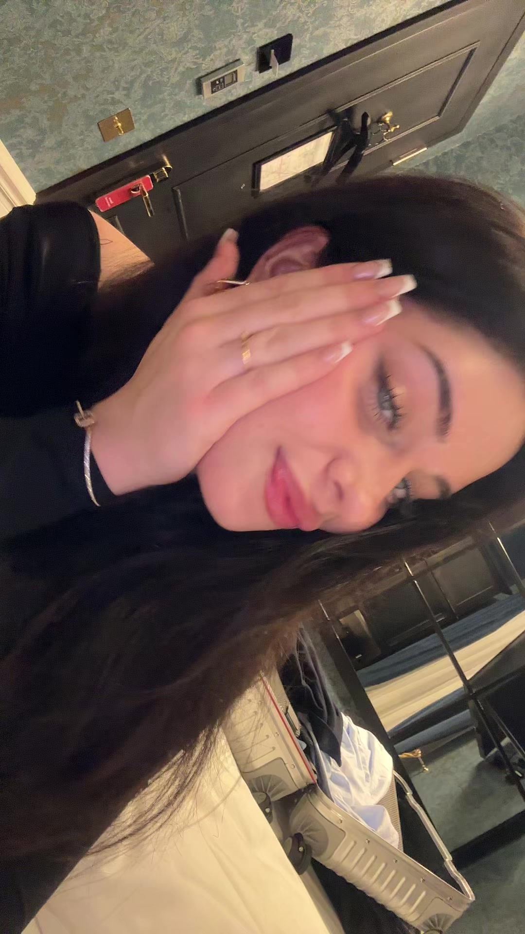 @𝑒