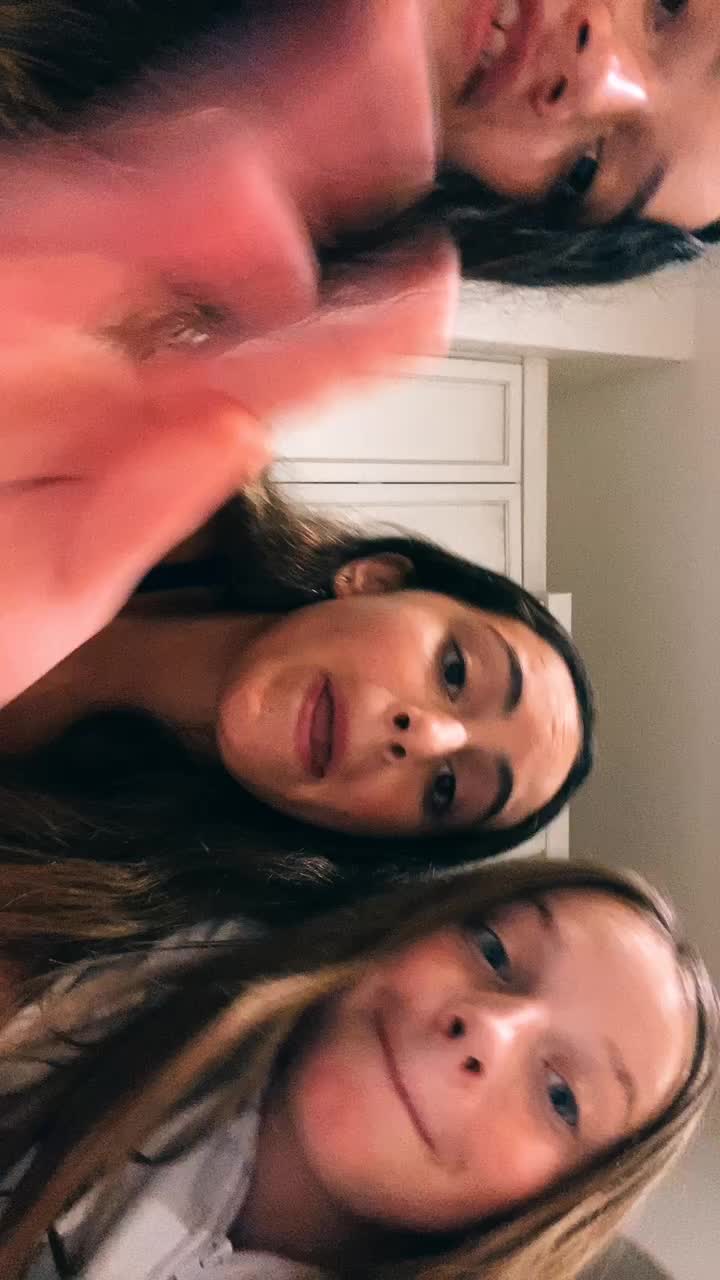 @sarabellaharris